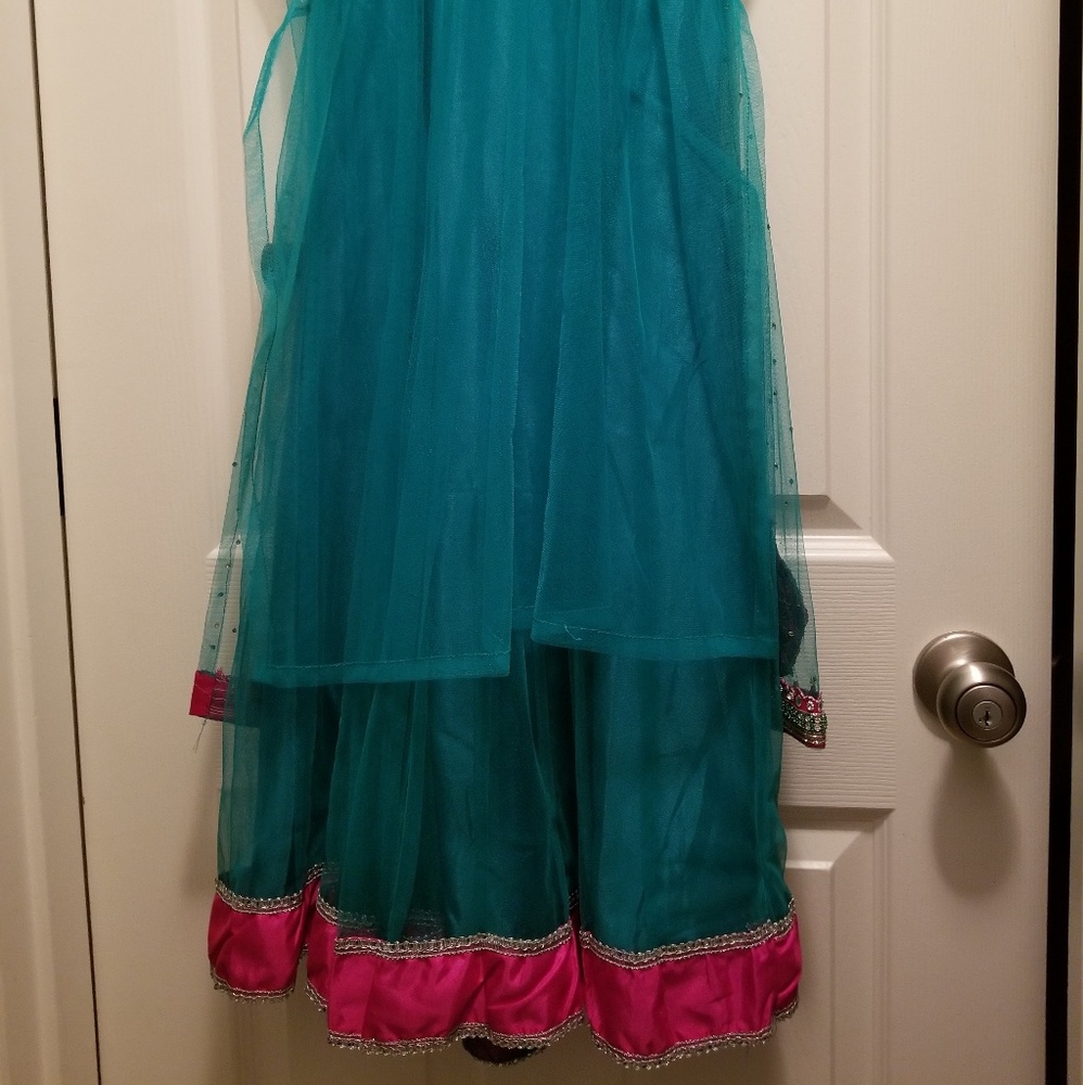Indian Outfit - Picture 2 of 4